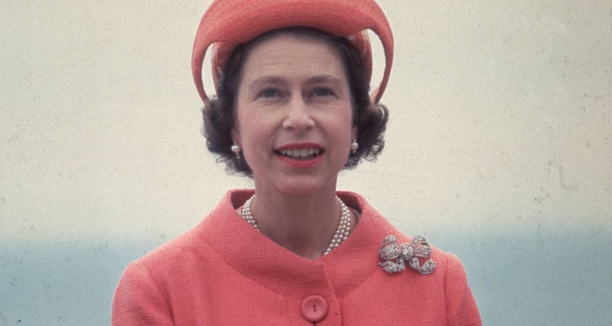 La reine Elizabeth II et son histoire d&rsquo;amour cachée avec la mode