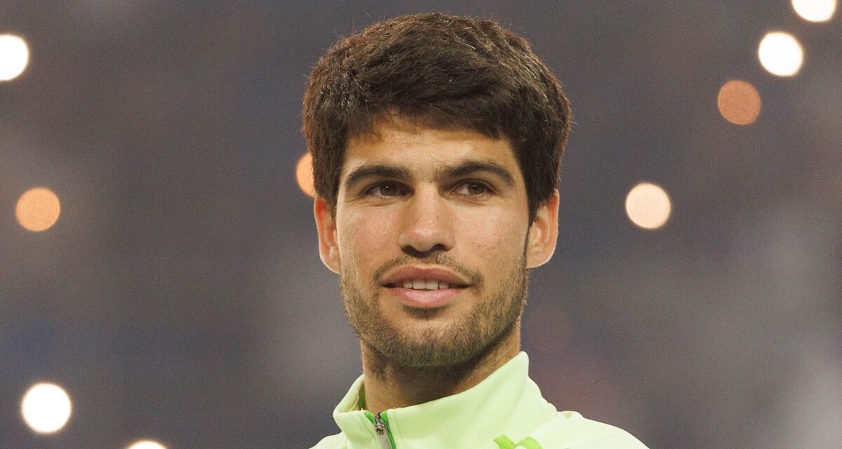 Carlos Alcaraz lance une nouvelle coiffure « mulet » avant le tournoi d&rsquo;Indian Wells alors que les fans sont divisés par ce look surprenant