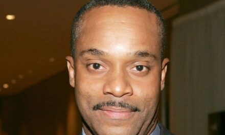 La star du NCIS, Rocky Carroll, révèle sa réaction émotionnelle après avoir été tué dans le 500e épisode