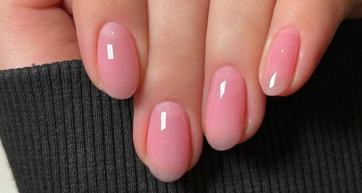 La tendance ongles &lsquo;Lip Gloss&rsquo; prend le dessus – 12 idées flatteuses à essayer