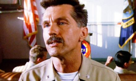 Tom Skerritt de Top Gun étonne les fans avec une apparence jeune à 92 ans