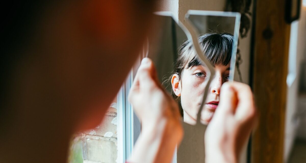 La psychologie dit que ce sont les signes révélateurs d&rsquo;une faible estime de soi – et comment y remédier