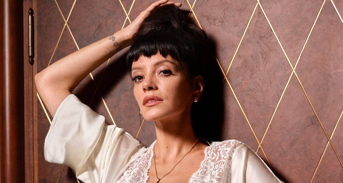 Lily Allen est sensationnelle en dentelle pour sa campagne de lingerie sensuelle