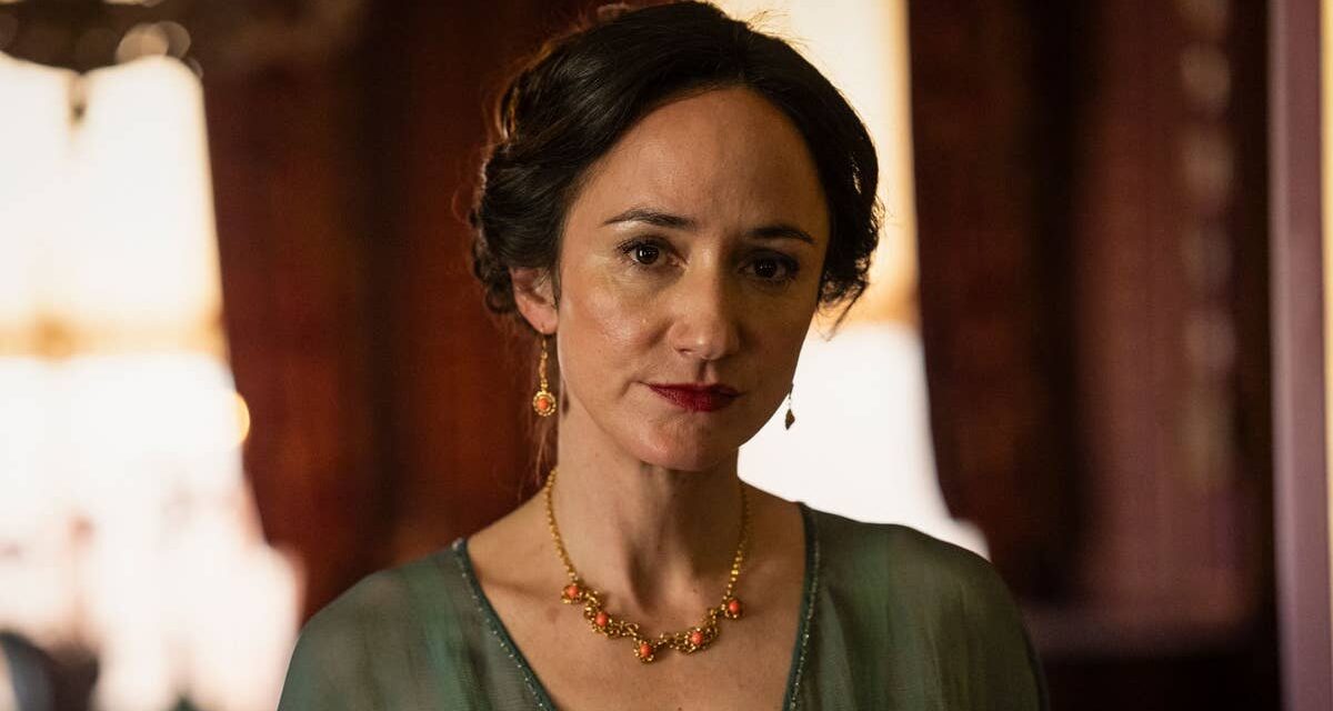 Les téléspectateurs sont accros au bonkbuster « irrésistible » en 8 épisodes A Woman of Substance