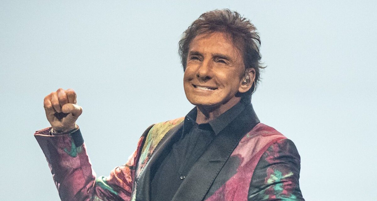 Barry Manilow partage une mise à jour pleine d&rsquo;espoir sur sa santé suite à la peur du cancer : « J&rsquo;ai réussi »