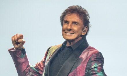 Barry Manilow partage une mise à jour pleine d&rsquo;espoir sur sa santé suite à la peur du cancer : « J&rsquo;ai réussi »