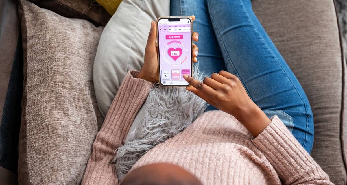 Est-il sécuritaire de sauter ses règles ? Un médecin appelle à la prudence face au « piratage du vélo »