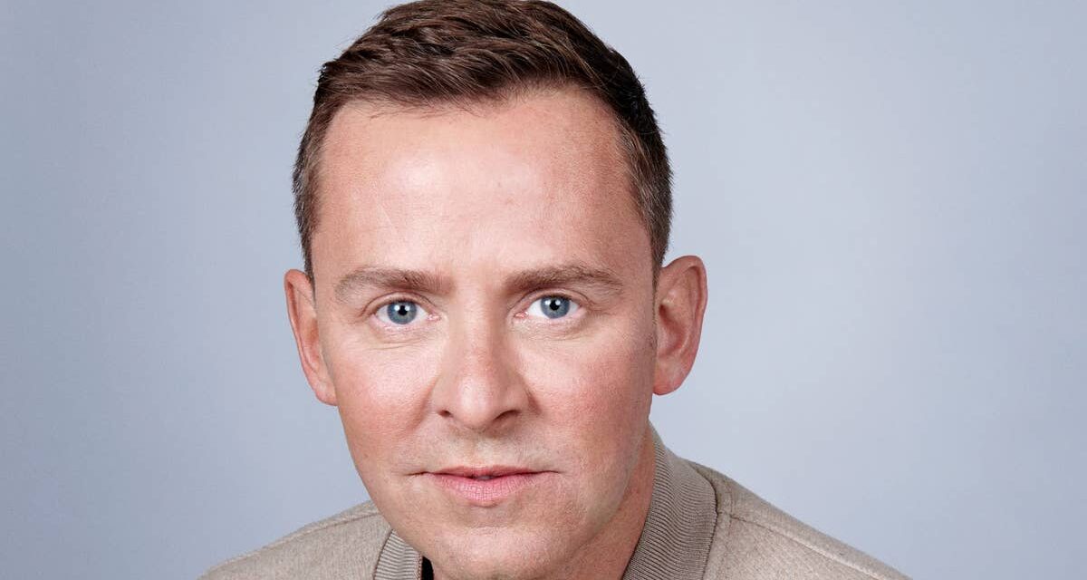 Scott Mills limogé par la BBC suite à des allégations de « conduite personnelle »