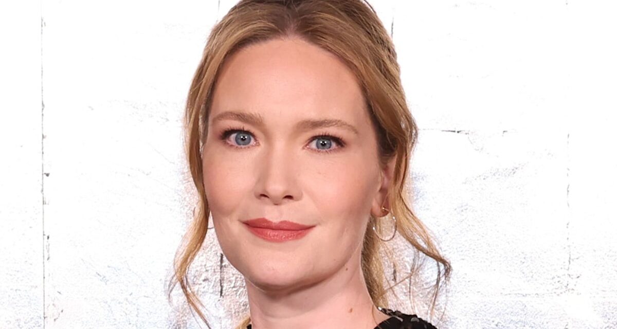 À l&rsquo;intérieur du succès insensé de l&rsquo;auteure Sarah J. Maas : ventes de livres génératrices de fortune et vie de famille solidaire avec son mari et ses enfants