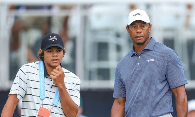 Charlie, le fils de Tiger Woods, a reçu un coup dur en terminant dernier d&rsquo;un prestigieux tournoi de golf.