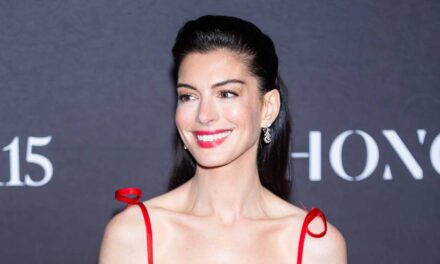 Anne Hathaway parle de surmonter ses insécurités corporelles