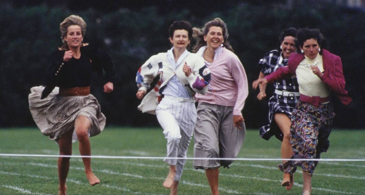 Le moment où la princesse Diana était pieds nus lors de la journée sportive du prince Harry refait surface 35 ans plus tard