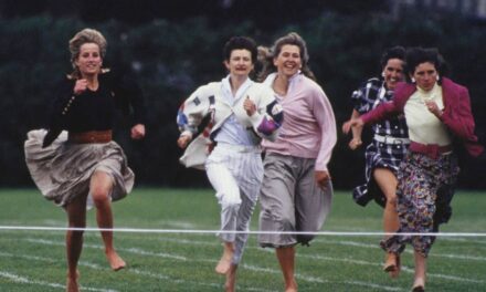 Le moment où la princesse Diana était pieds nus lors de la journée sportive du prince Harry refait surface 35 ans plus tard