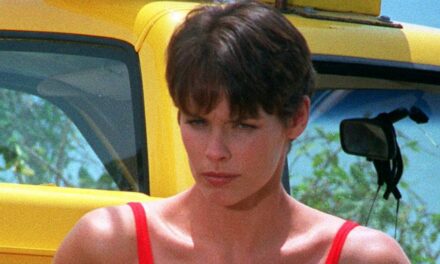 Qu&rsquo;est-il arrivé à l&rsquo;icône de Baywatch, Alexandra Paul ? Plus de 15 arrestations, un passage dans une prison fédérale et plus encore