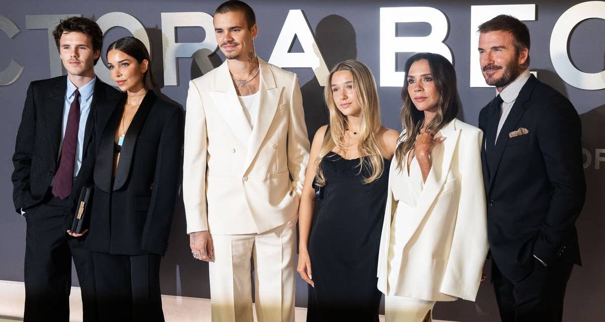 Victoria et Harper Beckham dirigent leur famille alors qu&rsquo;ils se rassemblent pour le concert de Cruz Beckham à Londres