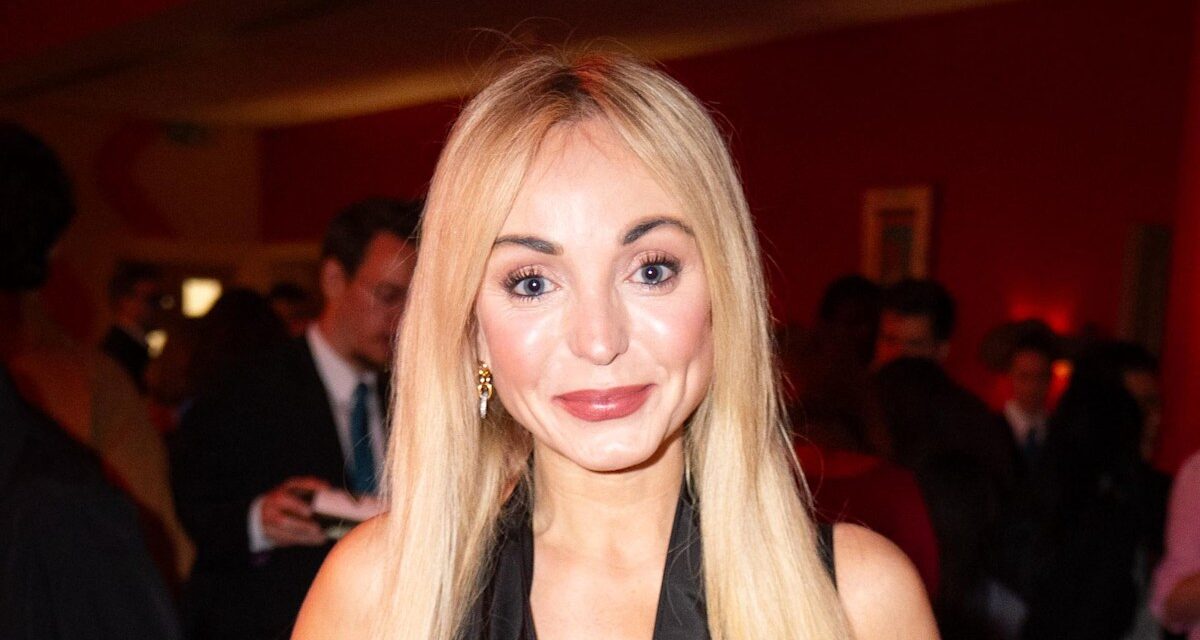 Helen George de Call The Midwife arbore un look en cuir sensuel pour une soirée adorée avec son beau Dan Innes