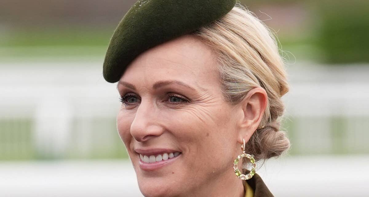 Zara Tindall recycle secrètement un costume de Noël en velours au festival de Cheltenham