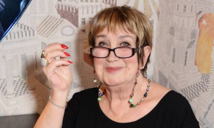 La présentatrice « emblématique » de la BBC qui a dirigé Woman&rsquo;s Hour pendant 3 décennies est décédée à l&rsquo;âge de 75 ans