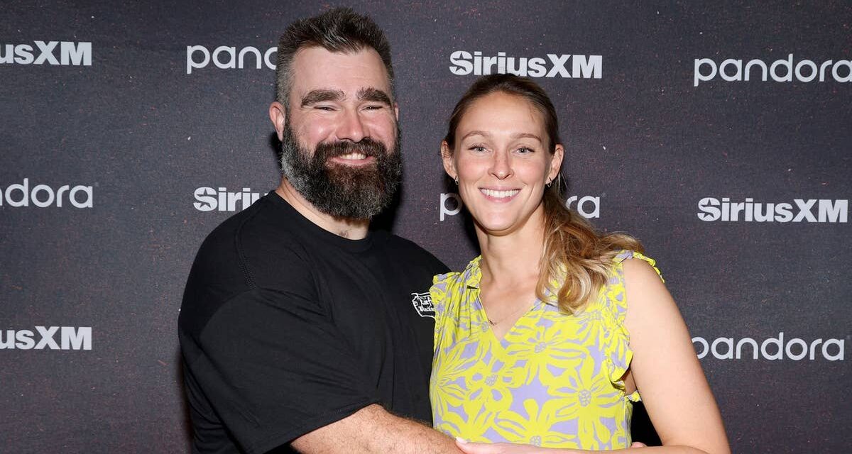 Kylie Kelce dit qu&rsquo;un « nouveau Kelce » est en route alors qu&rsquo;elle taquine l&rsquo;ajout à la famille