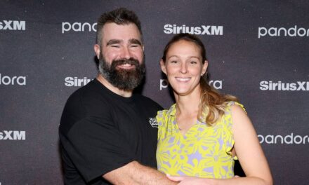 Kylie Kelce dit qu&rsquo;un « nouveau Kelce » est en route alors qu&rsquo;elle taquine l&rsquo;ajout à la famille