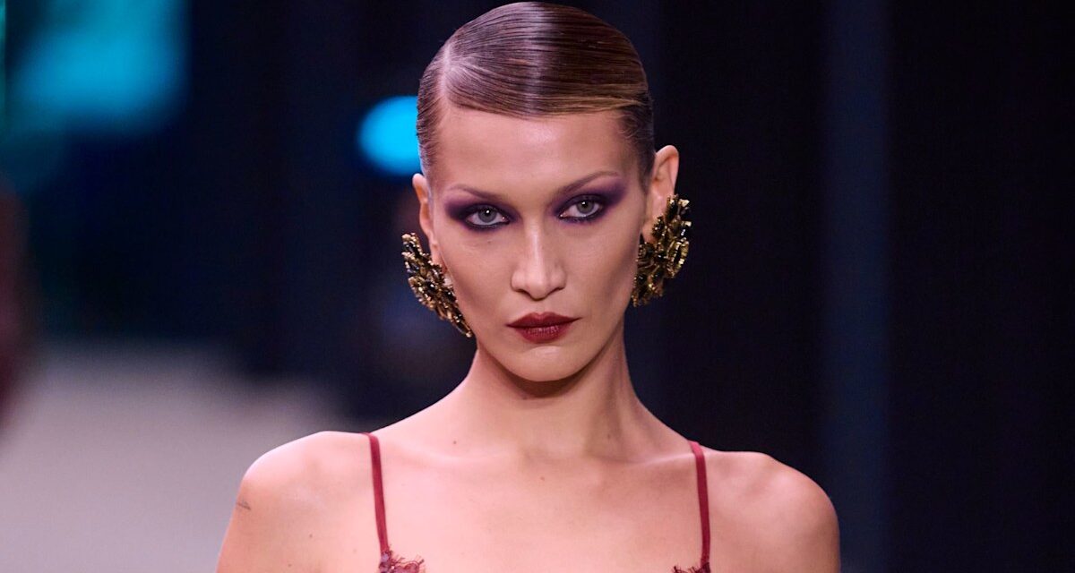 Bella Hadid fait une apparition remarquée dans une robe transparente sur le podium