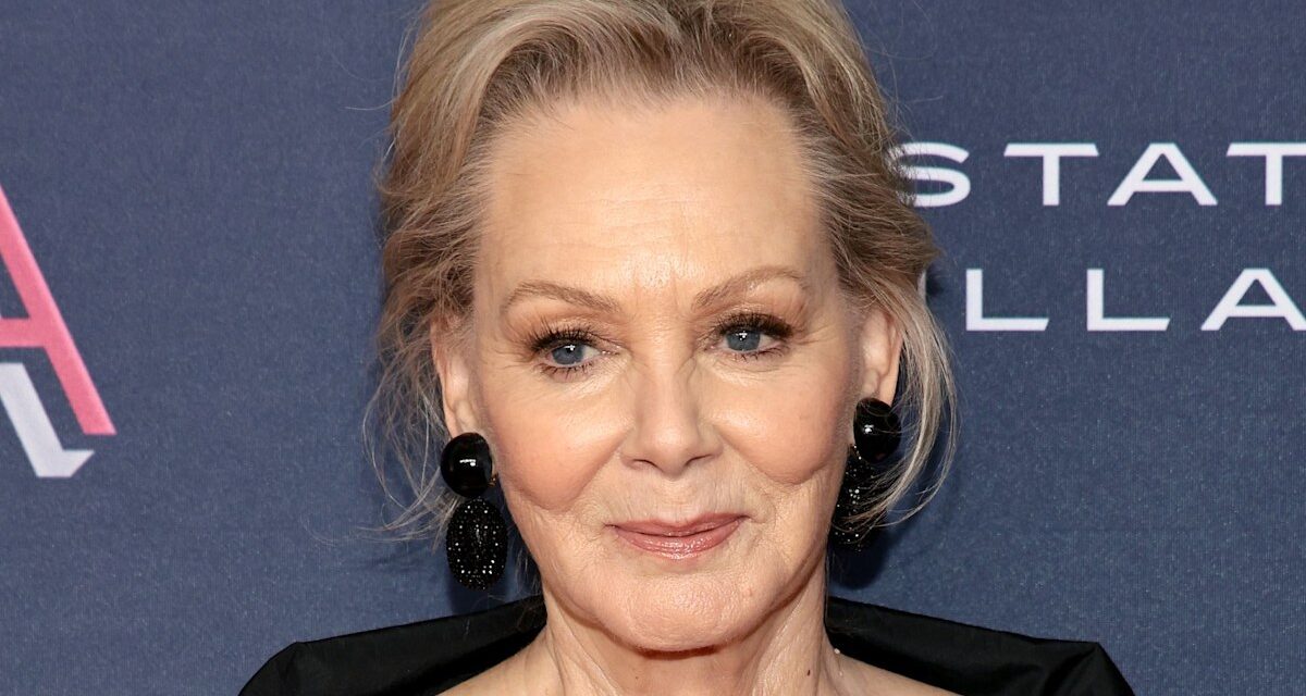 La star de Hacks, Jean Smart, 74 ans, présente son nouveau petit ami en apparence jeune