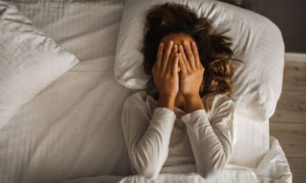 Pourquoi votre routine « sleepmaxxing » pourrait être la raison pour laquelle vous vous réveillez épuisé