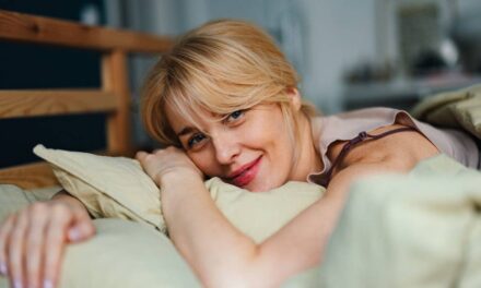 Selon les experts, les rituels du coucher peuvent calmer un « esprit ménopausé » et vous aider à dormir