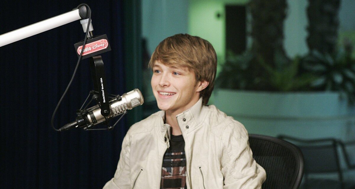 Qu&rsquo;est-il arrivé à l&rsquo;ancien enfant star Sterling Knight ? Où en est-on maintenant après la renommée de Disney Channel