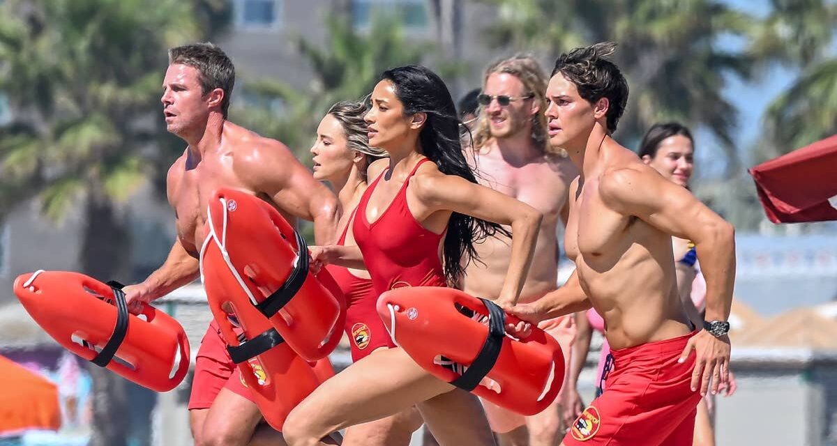 Rencontrez le casting du redémarrage de Baywatch – y compris la star de retour de l&rsquo;original et 2 modèles de maillots de bain