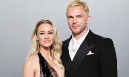 Bryana Holly, l&rsquo;épouse qui allaite de Nicholas Hoult, obligée de répondre aux commentaires blessants sur son apparence