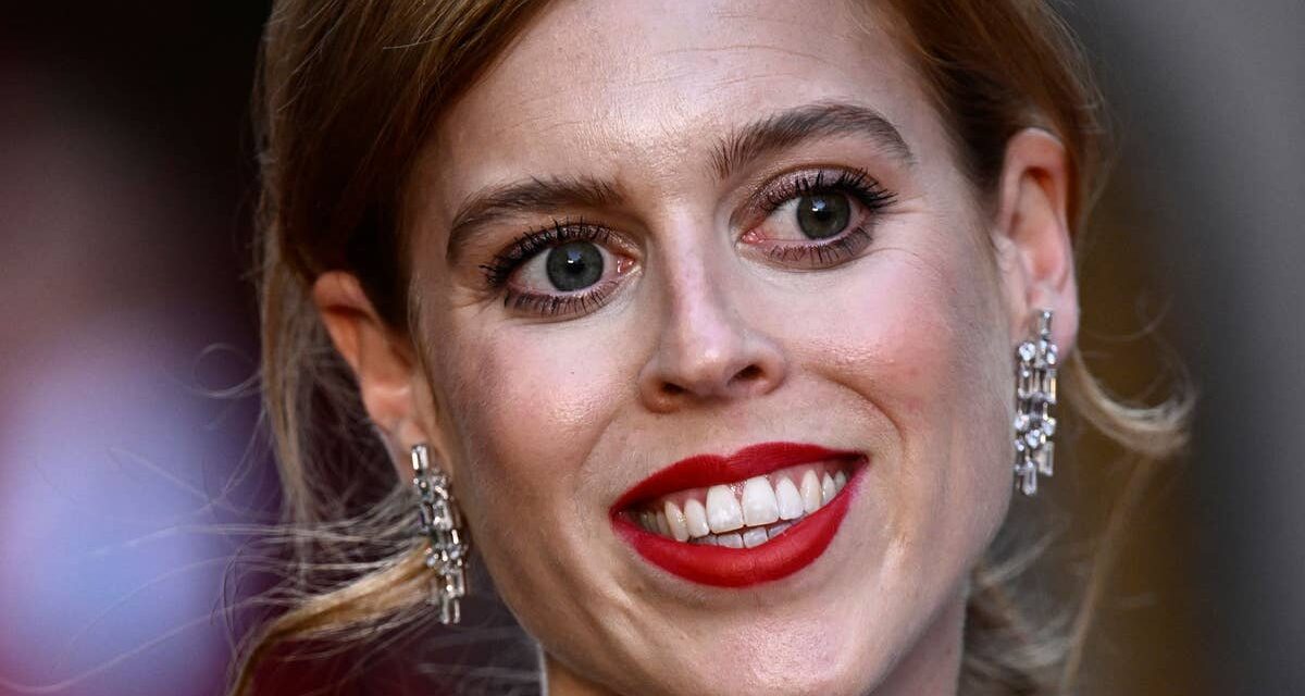 La princesse Béatrice brise enfin sa couverture alors qu&rsquo;elle assiste à la baby shower de son styliste – exclusive