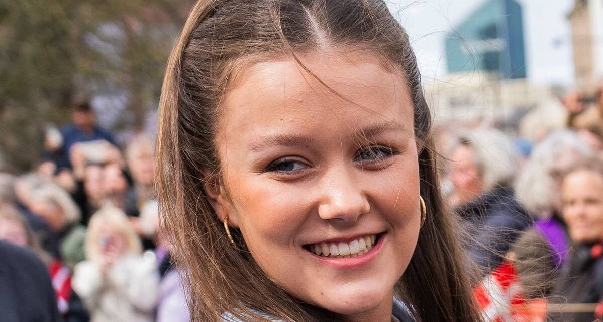 La princesse Isabella est une « pionnière » du style à l&rsquo;occasion de son 19e anniversaire en tutu Black Swan – et c&rsquo;est H&M