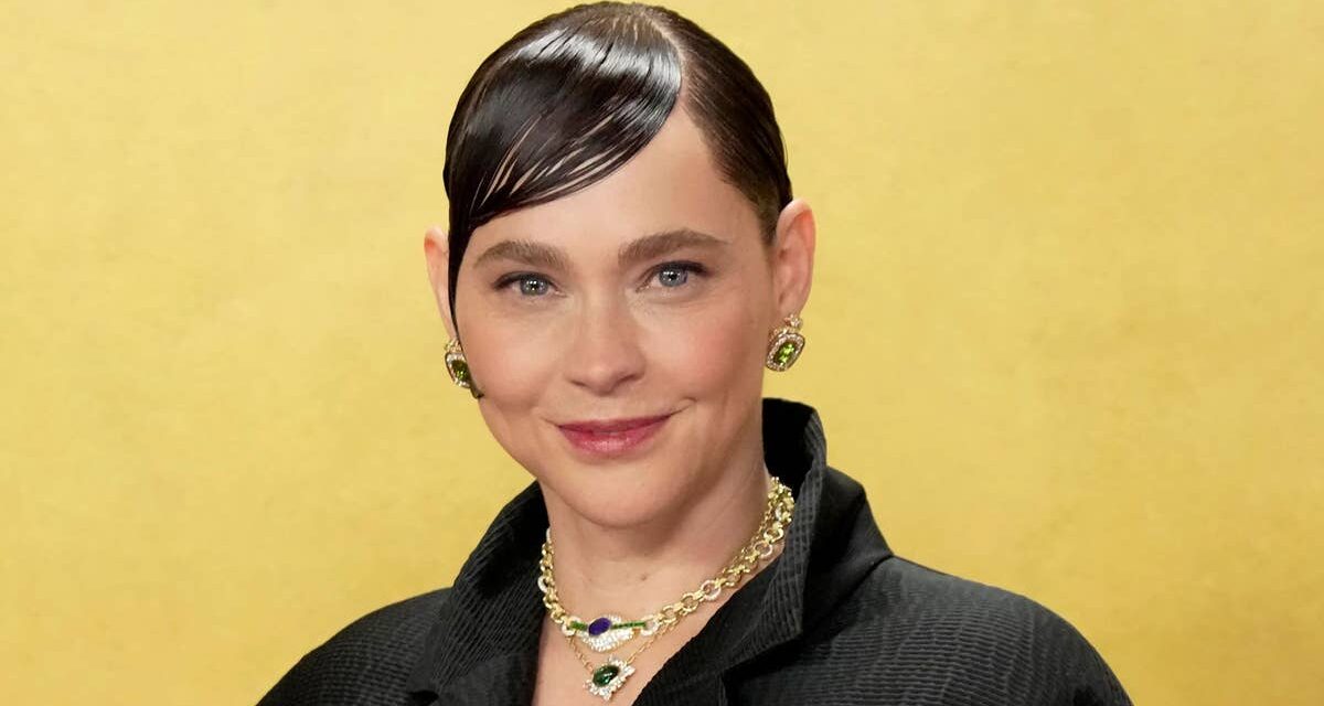 L&rsquo;enfance non conventionnelle de la star de Pitt, Fiona Dourif, avec le très célèbre père star de Chucky