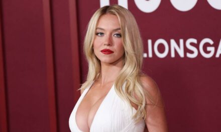 Quelle est l’odeur de Sydney Sweeney ? Son parfum préféré vient d&rsquo;être mis en vente