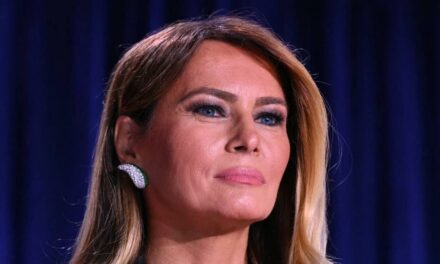 Melania Trump revient sous les projecteurs lors du dîner des correspondants de la Maison Blanche