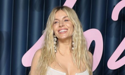 Comme Sienna Miller, enceinte, 44 ans, je porte moins de jugement en tant que maman d&rsquo;âge mûr