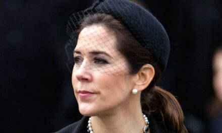 La reine Mary du Danemark photographiée pour la première fois depuis la mort déchirante de son père