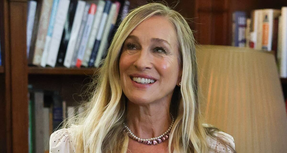 Sarah Jessica Parker incarne la princesse Diana lors d&rsquo;une rencontre emblématique avec la reine