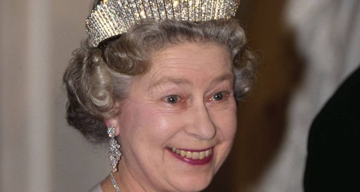 Le premier moment rebelle du diadème de la reine Elizabeth – 10 ans avant qu&rsquo;elle ne soit autorisée