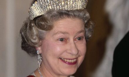 Le premier moment rebelle du diadème de la reine Elizabeth – 10 ans avant qu&rsquo;elle ne soit autorisée