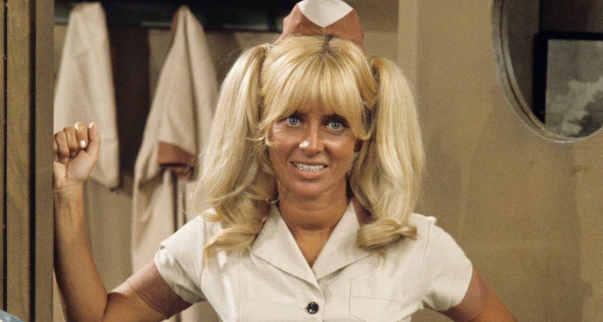 Joy Harmon, icône des pin-up des années 60, est décédée à l&rsquo;âge de 87 ans