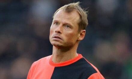 Le joueur d&rsquo;Arsenal Alex Manninger décède tragiquement à 48 ans après qu&rsquo;une voiture ait été heurtée par un train