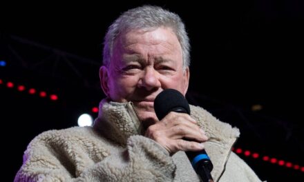 L&rsquo;icône de Star Trek, 95 ans, fait une rare apparition publique après des rapports sur un cancer du cerveau