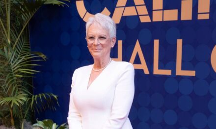 Comment l&rsquo;approche « ennuyeuse » de Jamie Lee Curtis en matière de santé à la soixantaine est le secret ultime de la longévité
