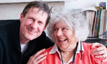 Les conditions de vie non conventionnelles de Miriam Margolyes dans la maison « intergénérationnelle » de Clapham