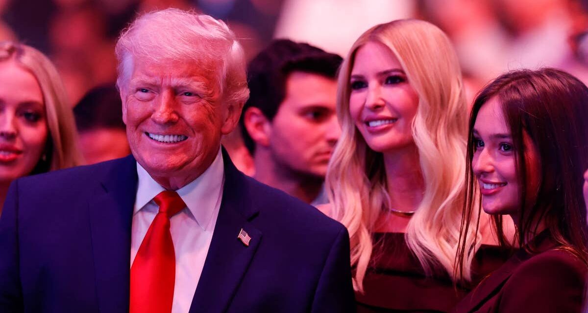 Donald Trump fait une rare apparition publique avec sa fille Ivanka Trump