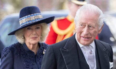 Demande inhabituelle de chambre du roi Charles lors de son voyage