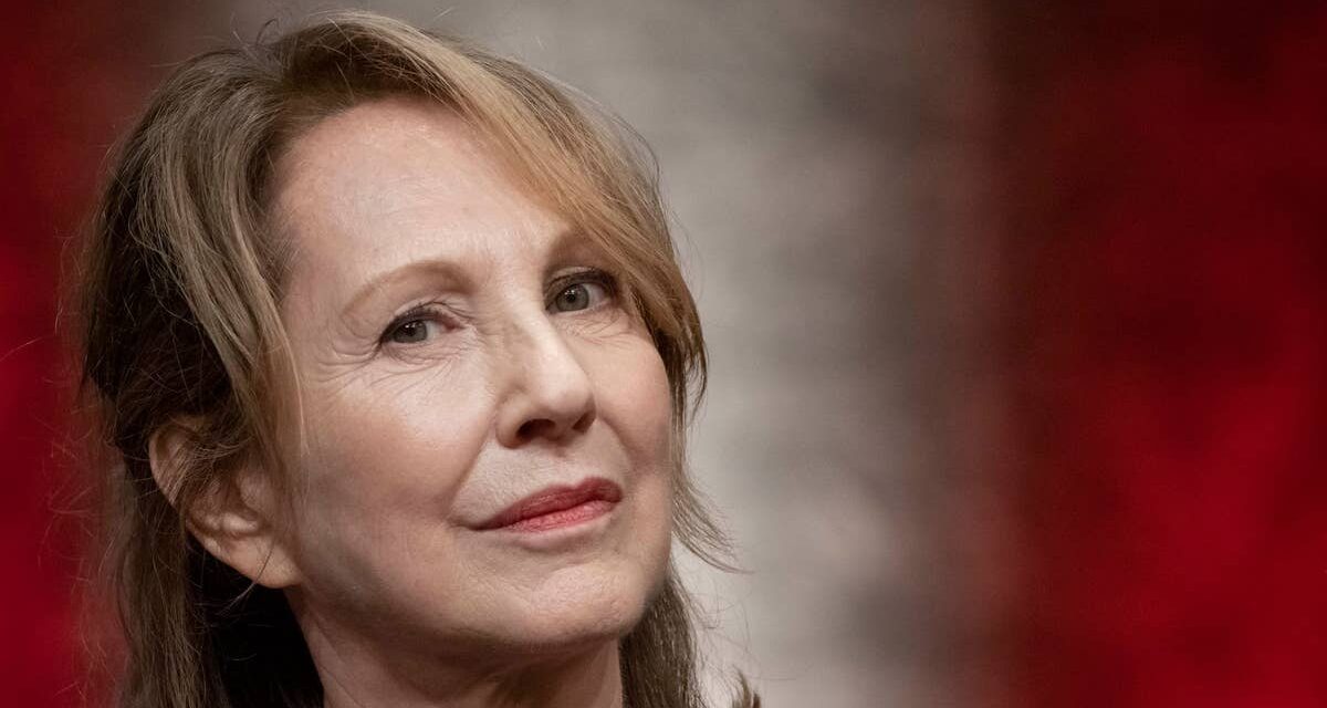 La star de Downton Abbey, Nathalie Baye, est décédée à 77 ans après un diagnostic de démence