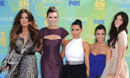 Les 5 sœurs Kardashian-Jenner – Kim, Khloé, Kourtney, Kendall et Kylie – apparaissent ensemble sur une photo ultra rare